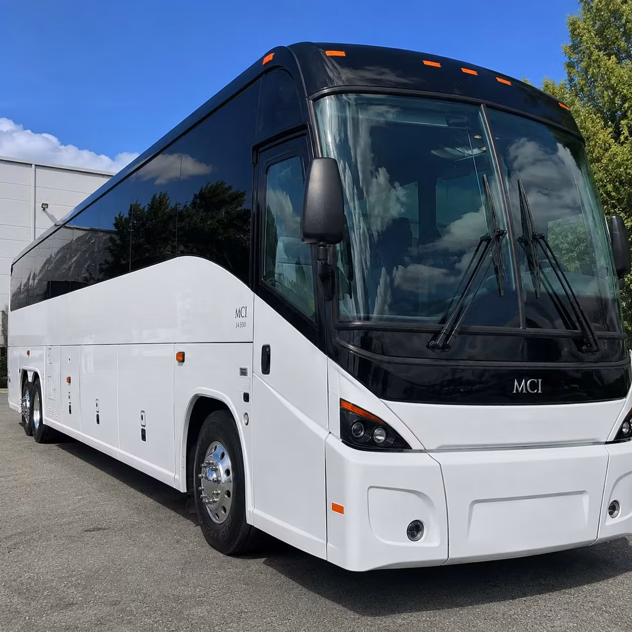 return airport transfers and pickup services for arriving groups in sterling heights